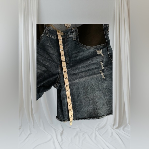 Maternity Shorts Time&True with zipper Size 12-14. Distressed Washed. Never worn - Picture 3 of 6